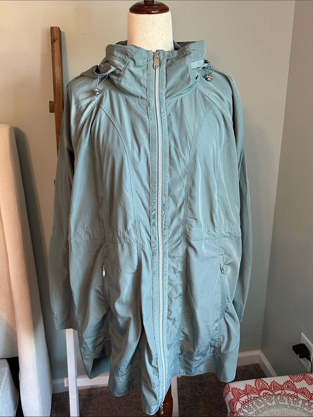 Athleta Lightweight Hooded Jacket in Green Size Large in GUC